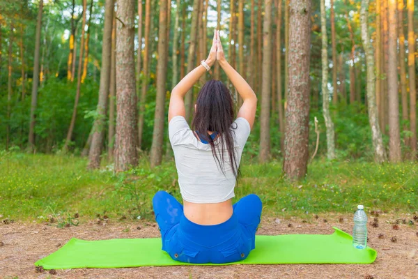 Young Attractive Slim Woman Doing Lotus Yoga Park Healthy Lifestyle — Stock Photo, Image