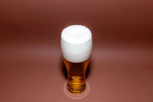 One Glass Beer Brown Background Copy Space Amber Glass Beer — Stock Photo, Image