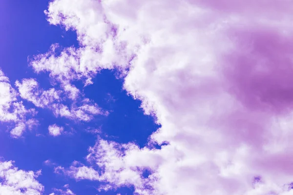 Nuvole Viola Con Bel Cielo Blu Sul Cielo Incredibile Sfondo — Foto Stock