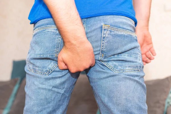 Man Holding His Butt Pain Pain Caused Hemorrhoid Man Home — Stockfoto