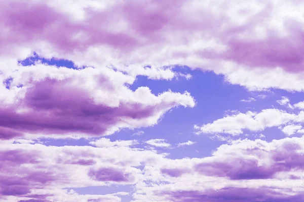 Nuvole Viola Con Bel Cielo Blu Sul Cielo Incredibile Sfondo — Foto Stock