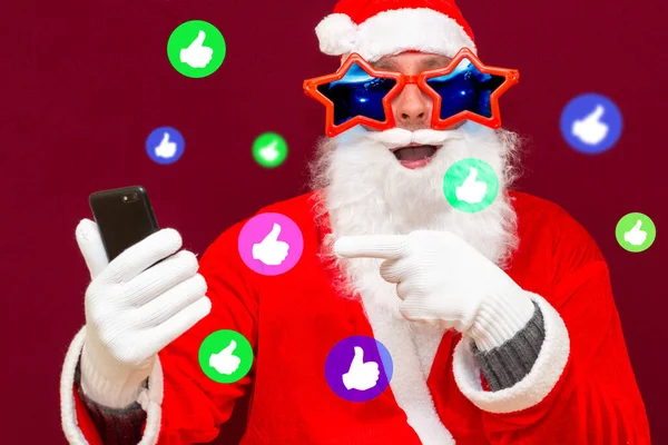 Kerstman Krijgt Duim Omhoog Aandacht Sociale Media Santa Claus Met — Stockfoto