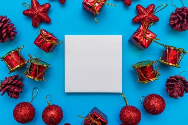 Καλά Χριστούγεννα Επίπεδη Lay Frame Κατασκευασμένο Από Διακοσμήσεις Μπλε Φόντο — Φωτογραφία Αρχείου