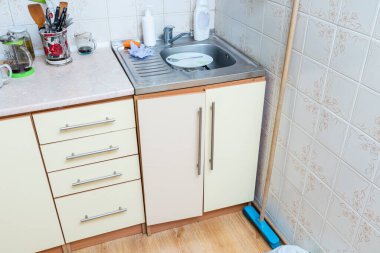 Sovyet döneminden kalma mutfak mobilyaları. Mutfak mobilyalarının modası geçti..