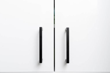 Banyo içi, beyaz dolaplar. Modern daire, Spa sağlık konsepti..