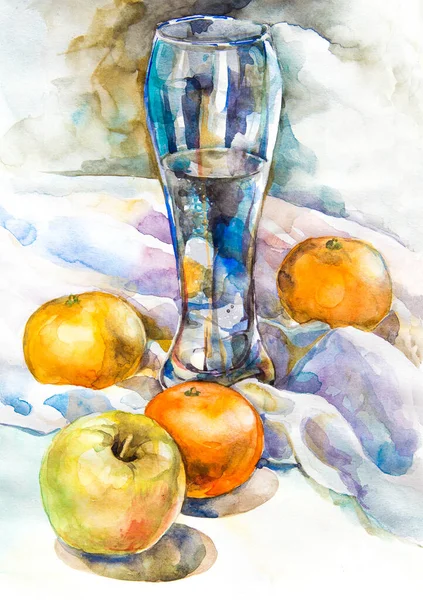 Malerische Aquarellmalerei eines Glases mit Wasser und Mandarinen auf einer weißen Tischdecke. Zeichnung, Illustration zum Dekorieren von Postkarten, Etiketten, Verpackungen, Bannern, Drucken auf Stoff. — Stockfoto