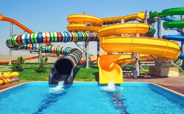 Aquapark schuifregelaars, waterpark — Stockfoto