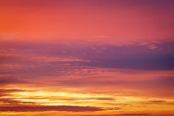 Beautiful fiery colorful sunset sky. — Stock Photo, Image