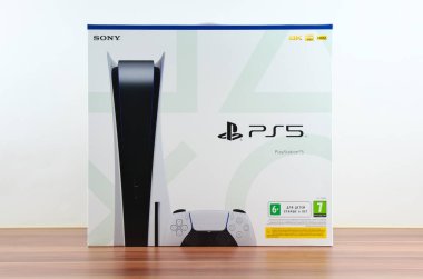 Moskova - 19 Kasım 2020: Yeni PlayStation 5 video oyun konsolu