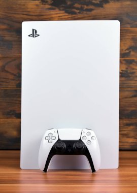 Moskova - 19 Kasım 2020: Yeni video oyun konsolu PlayStation 5