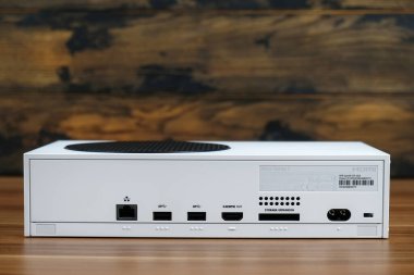 Moskova / Rusya - 2020, Kasım 03: Yeni video oyun konsolu Xbox Serisi S 