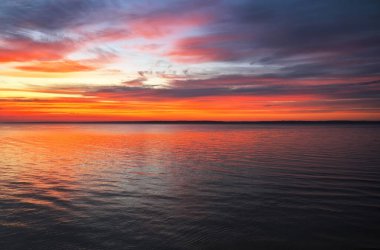Güzel yaz manzarası. Manzaralı gün batımı. Doğanın bileşimi