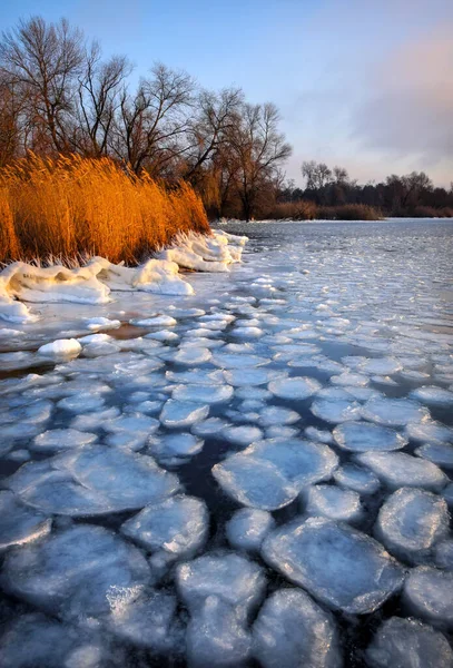 Nascer Sol Mar Gelado Bela Paisagem Inverno Com Lago Tempo — Fotografia de Stock