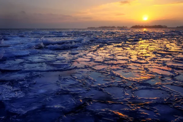 Nascer Sol Mar Gelado Bela Paisagem Inverno Com Lago Tempo — Fotografia de Stock