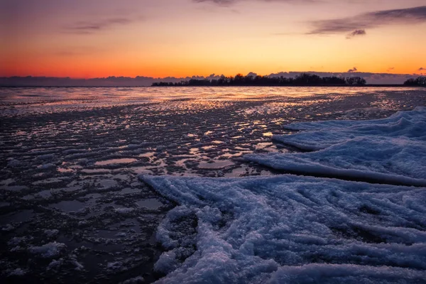 Paisagem Natural Inverno Beira Mar Durante Pôr Sol Gelo Pôr — Fotografia de Stock