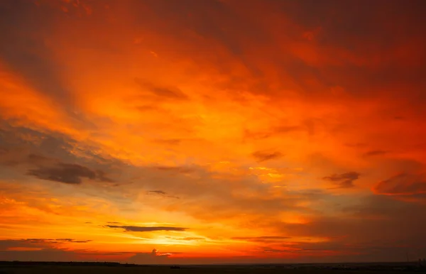 Fantastisk Vacker Färgglad Soluppgång Med Molnig Himmel Scenisk Bild Dramatiskt — Stockfoto