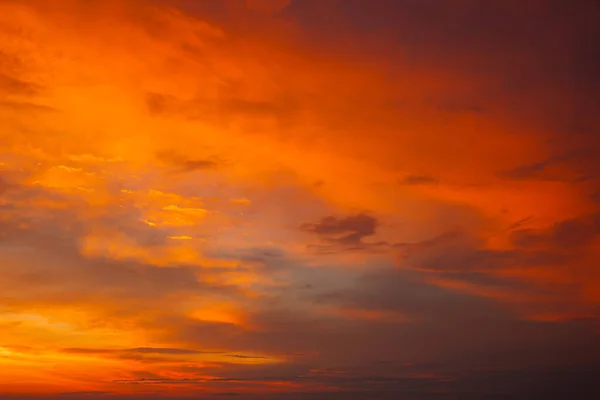 Fantástico Belo Nascer Sol Colorido Com Céu Nublado Imagem Cênica — Fotografia de Stock