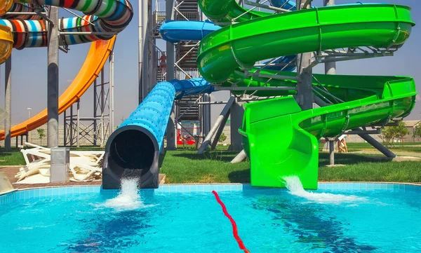 Havuzlu Aquapark Kaydırıcıları — Stok fotoğraf