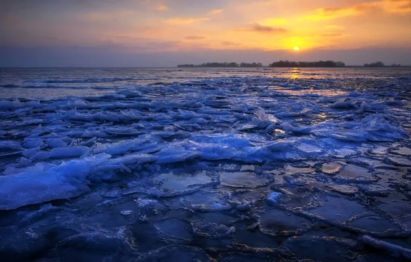 Winterlandschaft Mit Sonnenuntergang Und Gefrorenem Meer Tagesanbruch — Stockfoto