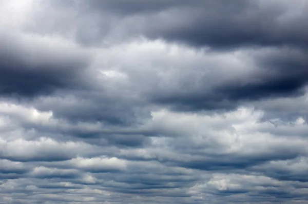 Głęboko Ciemne Niebo Chmury Burzowe — Zdjęcie stockowe