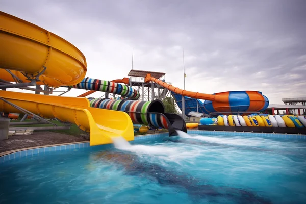 Controles deslizantes Aquapark, parque aquático, parque aquático . — Fotografia de Stock