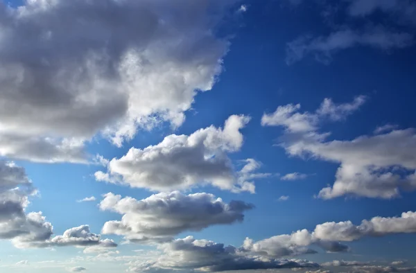 Céu azul com nuvens. Composição da Natureza . — Fotografia de Stock