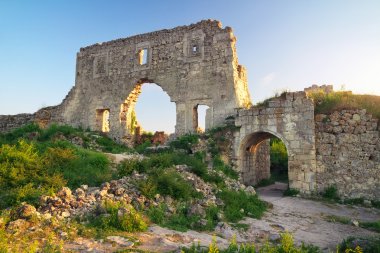 Eski Kalesi gökyüzü arka mahvediyor. Mangup Kale