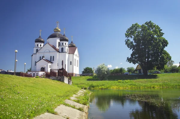 Orthodox Transfiguration Cathedral on the shore of Oksna river i — Stok fotoğraf