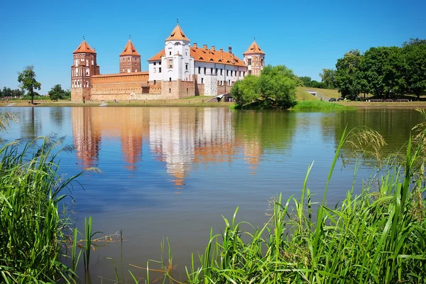 Castelo na cidade Mir da Bielorrússia. Castelo medieval de Mir — Fotografia de Stock