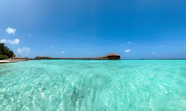 Maldivas Paraíso Paisagem Cênica Seascape Com Bungalows Água Mar Azul — Fotografia de Stock