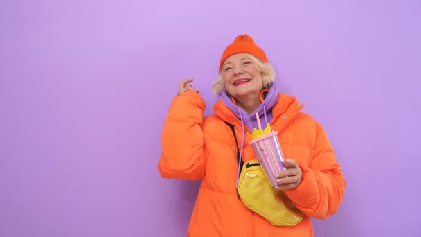 Granny Foto V Odezhde I Bez