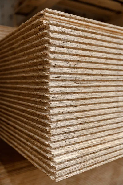 Bodenbelag. Laminatböden aus Spanplatten. Recyceltes Baumaterial aus Holz. — Stockfoto