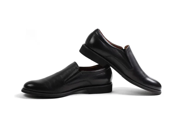 Par de zapatos de cuero clásico con estilo de los hombres sobre un fondo blanco aislado — Foto de Stock