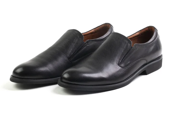 Par de zapatos de cuero clásico con estilo de los hombres sobre un fondo blanco aislado — Foto de Stock