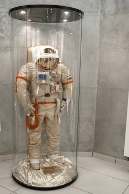 Kirov, Rusya-31 Ağustos 2020: Rus kozmonot Orlan uzay giysisi kozmonot müzesinde