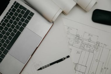 Mühendislik çizimleri, açıölçer, defter, dönem ödevi ya da diploma projesi. Uygulamalı mekanik