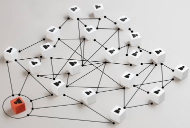 Siyah çizgiler, lideri ahşap küplerdeki insanların piktogramına bağlıyor. Takım oluşturma, işletme yönetimi veya insan kaynakları ve organizasyon kavramları.