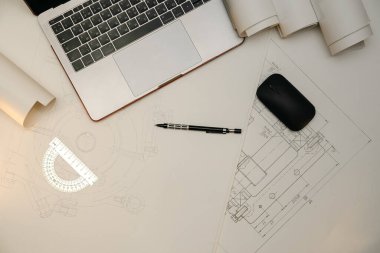 Mühendislik çizimleri, açıölçer, defter, dönem ödevi ya da diploma projesi. Uygulamalı mekanik