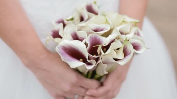 Bride hold wedding bouquet — Stock Video