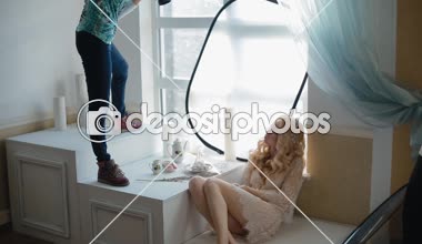 Model poz için fotoğrafçı Studio