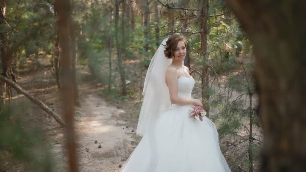 Portrait of beautiful young bride — Stock Video