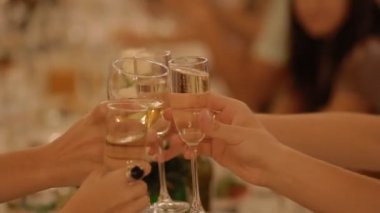 İnsanlar clkink gözlük