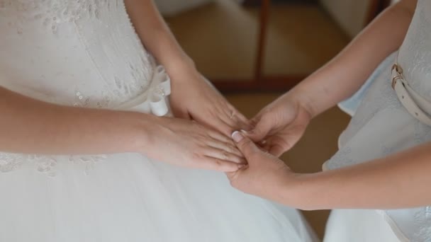 Mother hold hands of her daughter — Stock Video