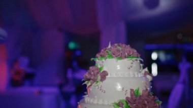 Mor Güllü güzel düğün pastası