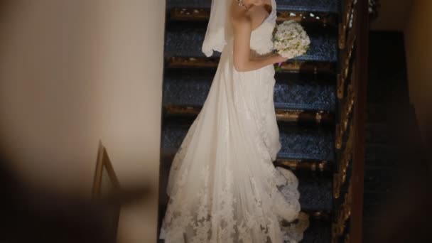 Cute brunette bride poses to the camera — Stock Video