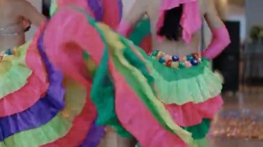 Bale cabare ve onların dans show