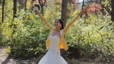 Gelin girdap kendini çevresinde