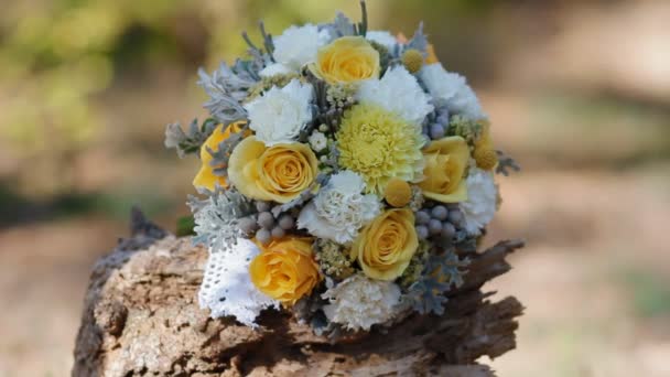 Wedding yellow bouquet outdoor.Isolated. — Stock Video