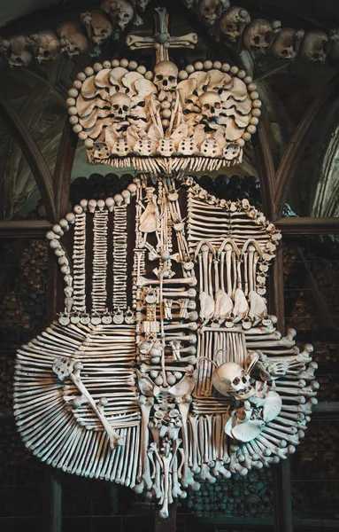 Coat of arms made with natural human bones. Kutna Hora. Czeh Republic. — Stock Photo, Image