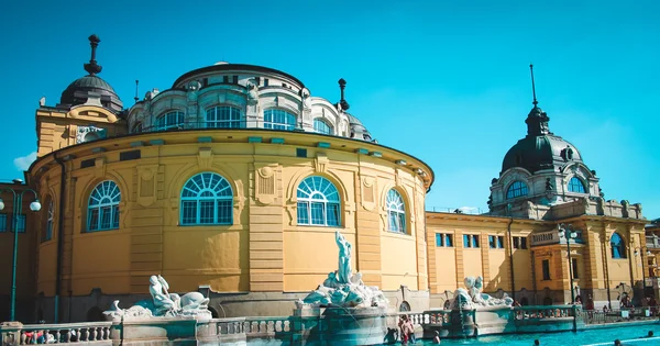 在布达佩斯，匈牙利热游泳池 — 图库照片